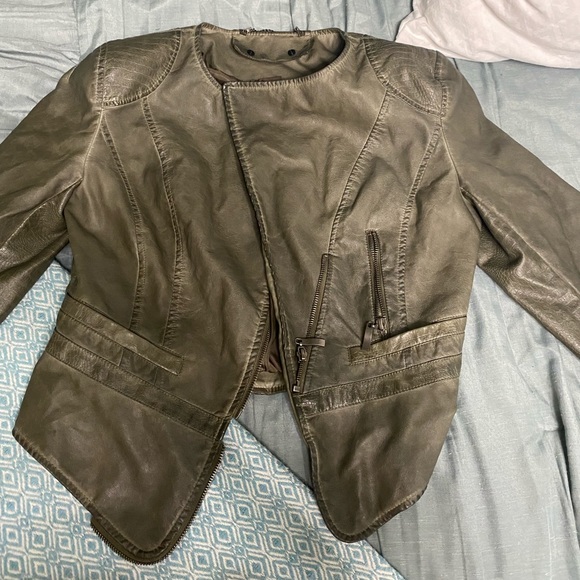 “Rockie” Olive Green Faux Leather Jacket. Excellent Fit. Size M. Like New. - Picture 9 of 11